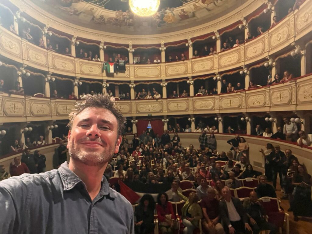 Alessandro Di Battista al Teatro Comunale di Porto San Giorgio presenta il suo libro "Scomode Verità"